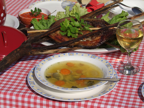 Domaća juha s rezancima i šaran na jelovniku seoskog turizma Ravlić
