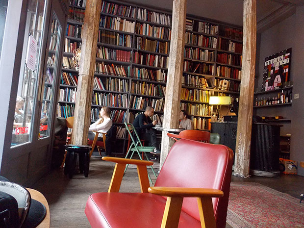 Pariz, used books caffee