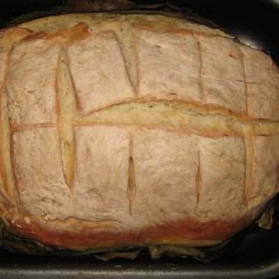 Domaći kruh pečen u listovima zelja (FOTOGALERIJA)