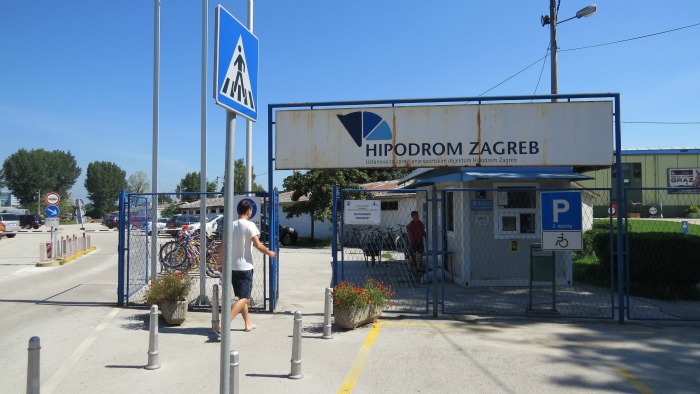 Zagrebački hipodrom, ulaz