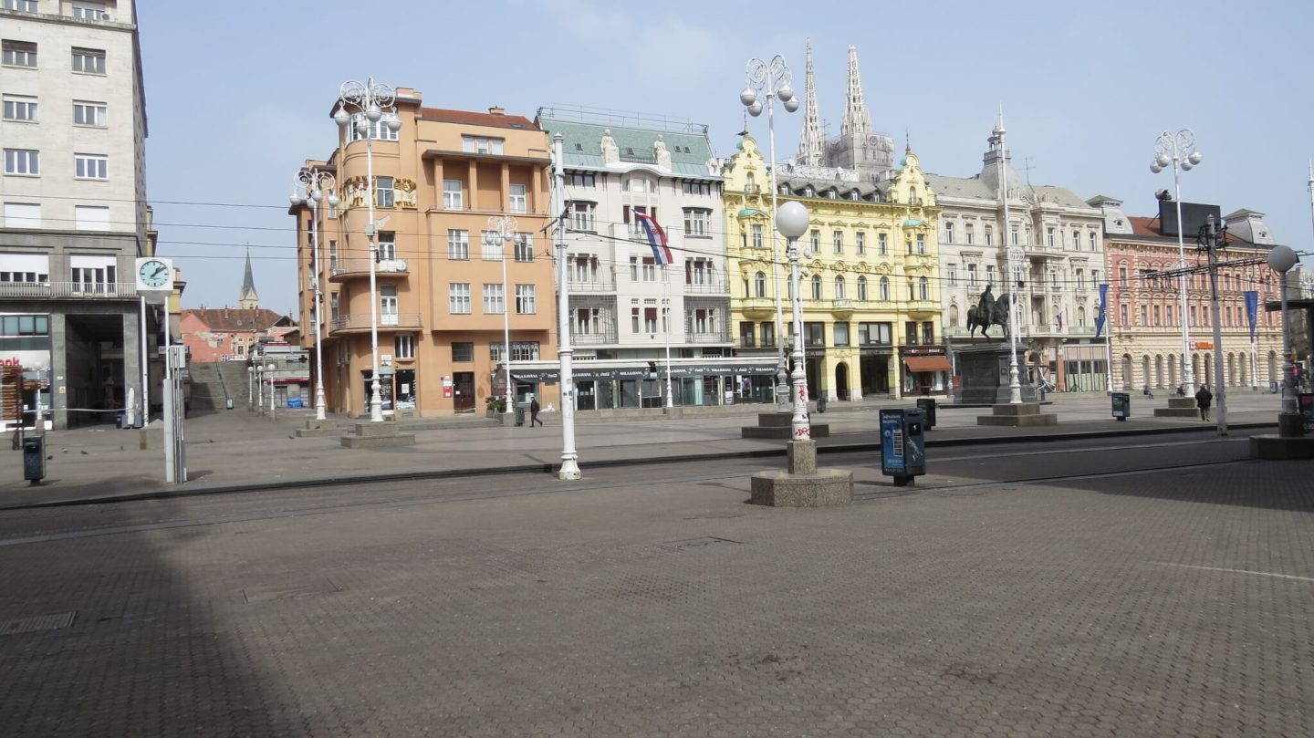 Potres i korona u Zagrebu - šesti dan nakon potresa pustoš na Trgu bana Jelačića
