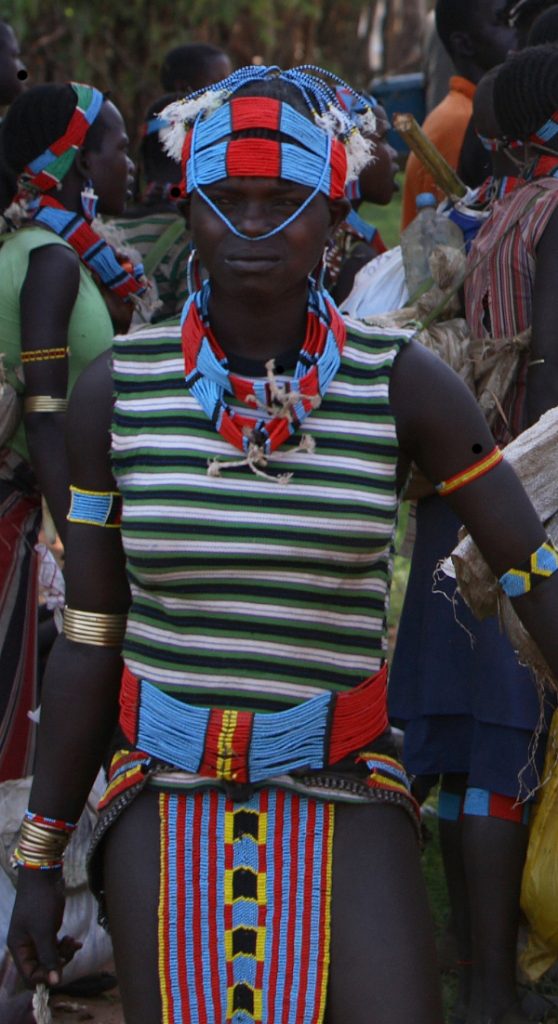 Ženska odjeća plemena Karo