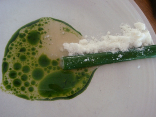 Drugo jelo: Lokalne školjke u svom soku sa uljem od kopra, snijegom od hrena i želeom od peršina