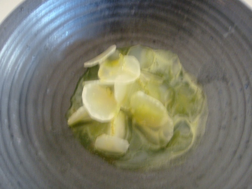 Prvo jelo: Hrskave zelene s korijenom za salatu