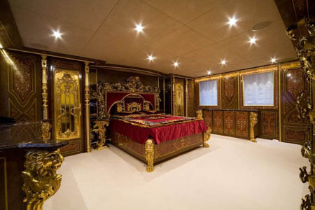MEGAJAHTE U JADRANU: Standarte – ploveći Ermitage Standarte Carska postelja u glavnoj spavaonici 1