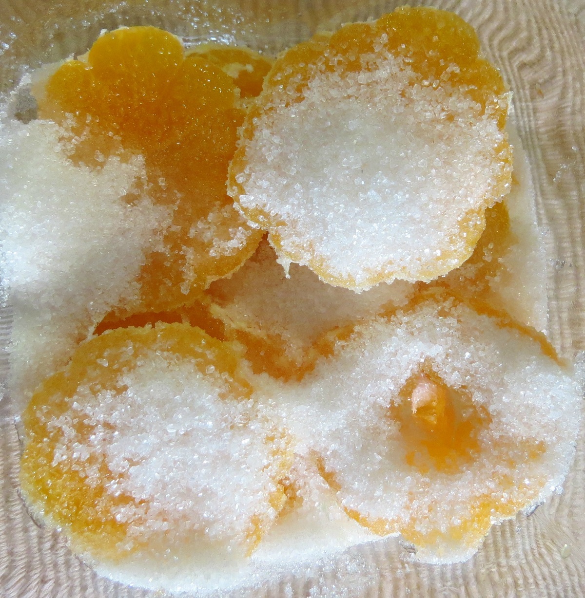 Mandarine posute šećerom