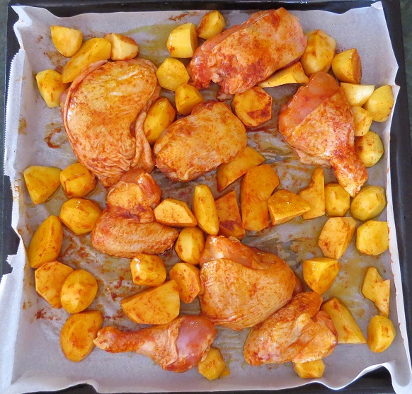 Protvan sa piletinom i krumpirom prije pečenja