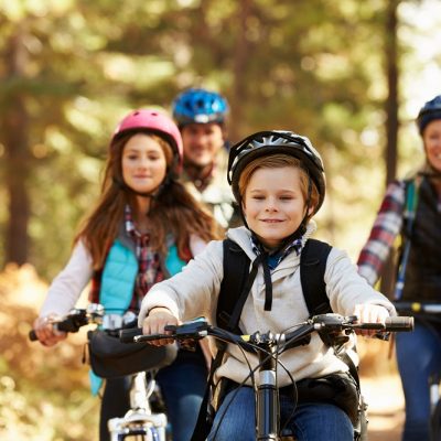 Prometna pravila za bicikl: Tko mora nositi kacigu, djeca na biciklu, noćna vožnja…