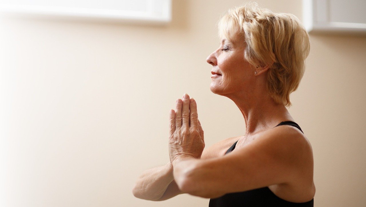 Žena na yogi, meditacija