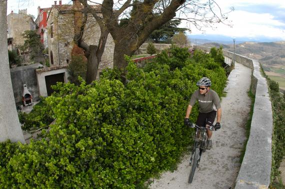 Motovun, Istra, izlet biciklom