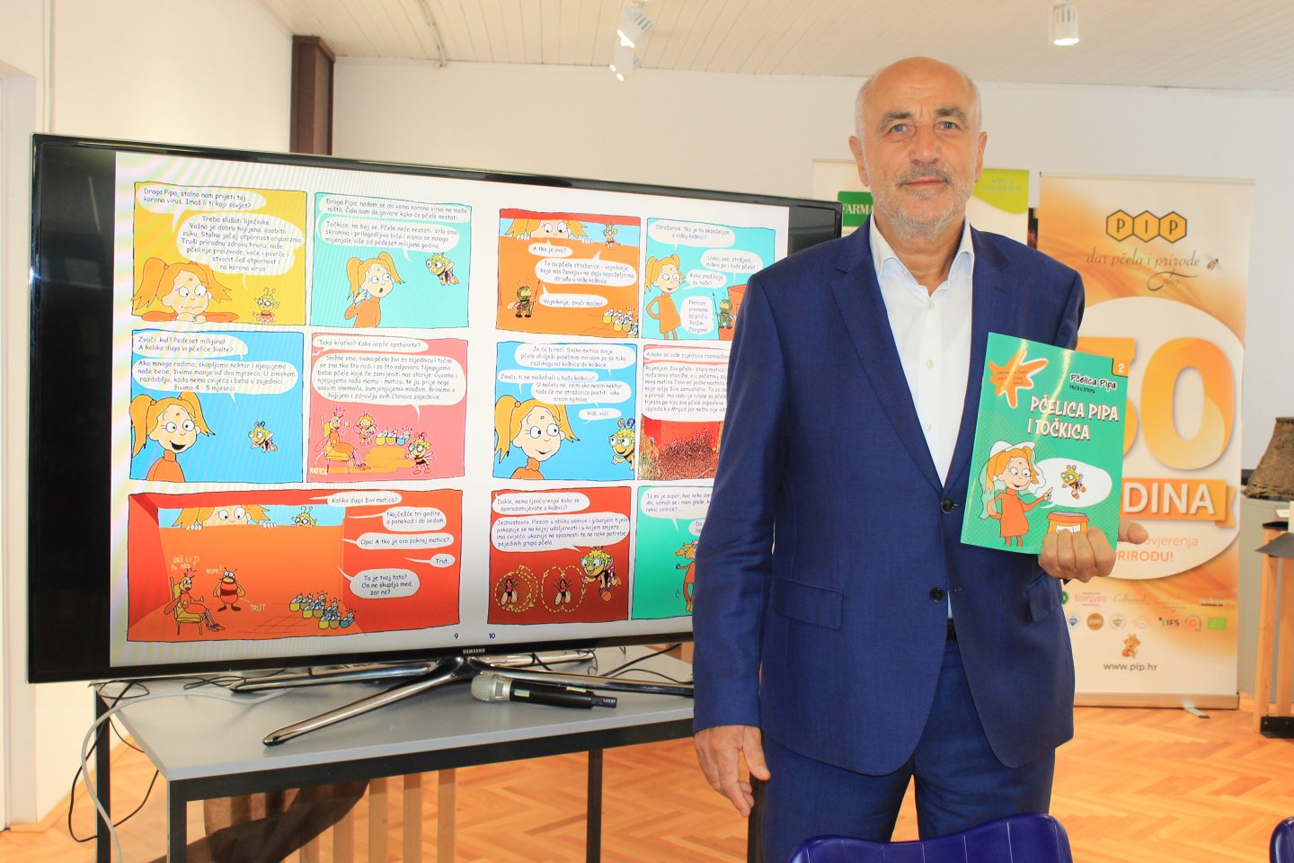 Ivan Bračić s edukativnim stripom o pčelama