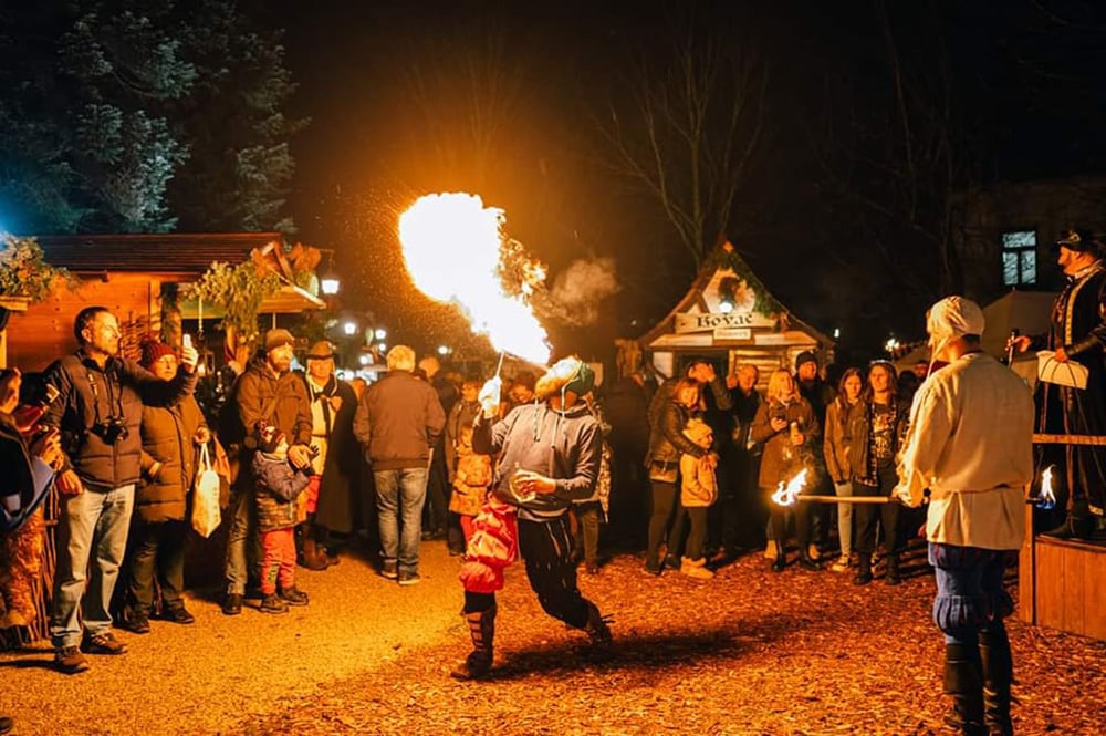 Žongleri vatrom Srednjovjekovni božićni sajam Koprivnica
