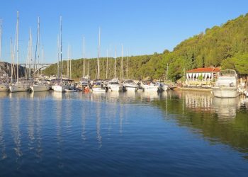 ČISTOĆA MORA: Kako spriječiti da nam Jadran ne postane velika septička jama ACI marina Skradin pogled prema Skipers clubu Arka ACI marina Skradin