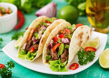 MEKSIKO: Recepti za tortilje, chili con carne, burito durango, prepečeni grah... Meksicki takosi s junetinom Meksički tacosi s junetinom
