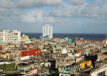 KUBA: Salsa party na plaži i jastog za 5 eura Havana Kuba: Havana pogled na grad