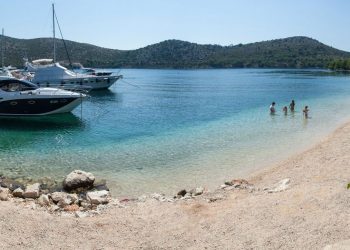 PLAN PLOVIDBE: Krstarenje iz Biograda – bez Kornata 8.Plaza Skrivena luka Plaža Skrivena luka