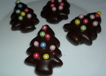 NEODOLJIVO SLATKO: Božićni čokoladni borovi Bozicni kalupi Božićni čoko borovi