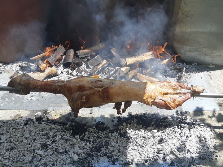 Kako dobro ispeći janje na ražnju Janjetina... kod Josnovih u Kosinjskom Bakovcu