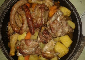 Batati u peki sa svinjetinom, piletinom i kobasicama Peka s batatom Peka s mesom, krumpirom i batatima