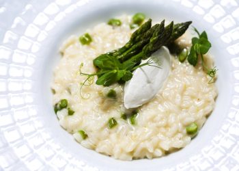 SEZONA ŠPAROGA: U Esplanadi nude poseban menu sa divljim i zelenima Rizoto sparoge Esplanade Rižoto sa šparogama Esplanade bistro