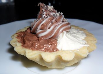 NEODOLJIVO SLATKO: Šarene košarice s pudingom Sarene kosarice Šarene slatke košarice s pudingom