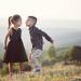 Što je problematično seksualno ponašanje djeteta, a što igranje? children gce6c5ce30 1280 Dječak i djevojčica se igraju na livadi
