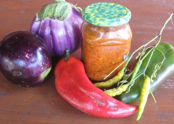 Ajvar, paprike, patlidžani i feferon