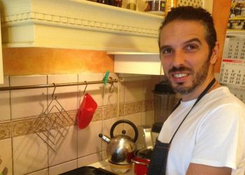 DENIS DELOGU: "Uspio sam vratiti nadu u oporavak od multiple skleroze" Denis Delogu kuha paleo obroke Denis Delogu kuha paleo obroke