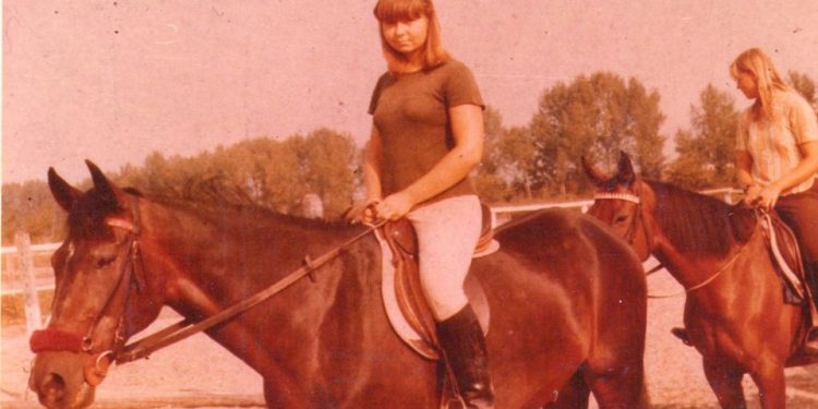 Diana Kučinić na svom konju Opalu, 1979. godine, zagrebački hipodrom