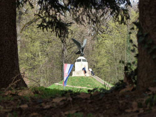 Maksimir, mogila, spomen sa zemljom iz svih dijelova Hrvatske