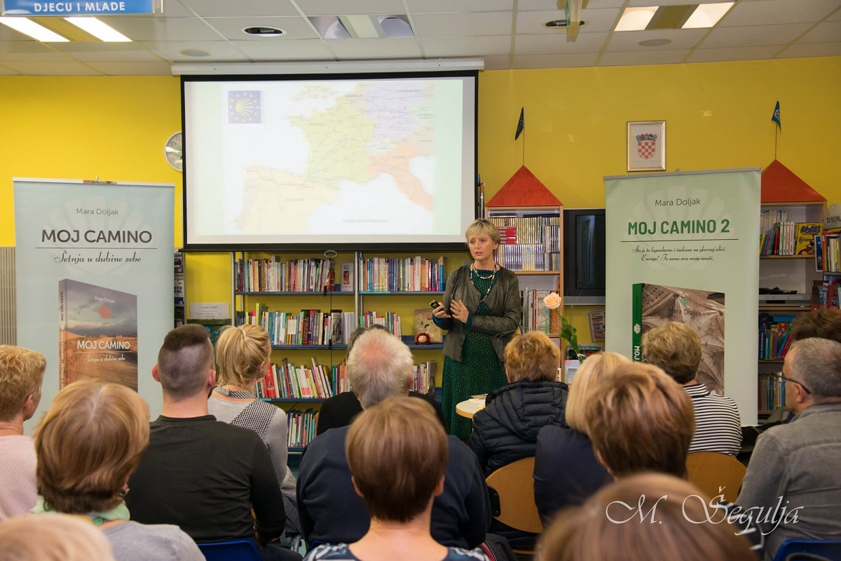 Mara Doljak drži predavanje u Gradskoj knjižnici u Bakru