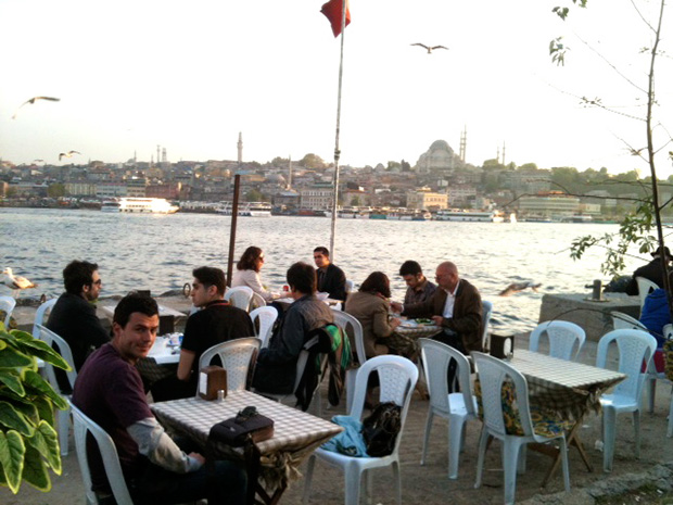 Istanbul, restoran uz riblju tržnicu