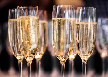 Šampanjac/pjenušac u flute čašama