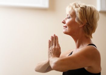 Žena na yogi, meditacija