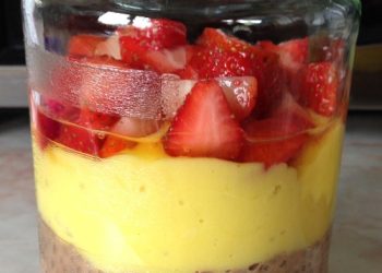 Chia puding s jagodama i mangom puding jagoda chia web Chia puding s mangom i jagodama