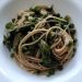 Integralne špagete sa šparogama, graškom i mladim lukom
