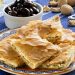 SPANAKOPITA: Grčka pita od špinata, koprive ili blitve i feta sira Spanakopita narezana Foto iStock Spanakopita, grčka pita od špinata i feta sira, narezana