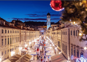 Adventi i doček Nove godine 2023 na moru: Vodič za najbolje besplatne koncerte na otvorenom Advent 2022 Stradun Dubrovnik Advent 2022 Stradun Dubrovnik