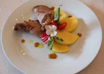 SLATKA VELJAČA: Dani mednih delicija u restoranima u središnjoj Istri Konoba Dispet svinjski filet s medom Konoba Dišpet svinjski filet s medom