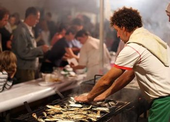 FAŽANA: Ribarska fešta i jela od srdela na street food festivalu na rivi Fazana festa srdela foto infofazana Fažana riva fešta sa srdelama