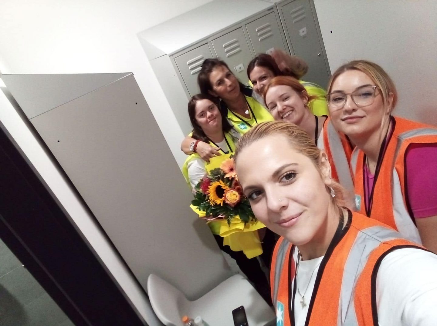 Selfie iz Maerska gdje je Stefi za rođendan od kolgica dobila buket