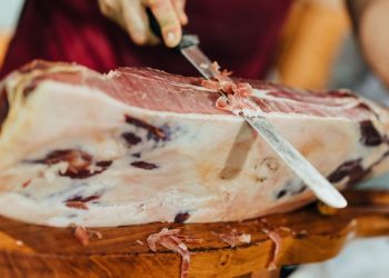 NAJAVA: Ljetni festival istarskog pršuta u Tinjanu Izvor Tinjan.hr Istarski pršut / Izvor: Tinjan.hr