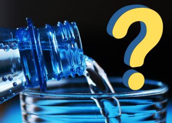 Podignute optužnice: Umjesto mineralne u kafiću gost popio deterdžent za strojno pranje stakla Untitled design krop Boca i upitnik / Izvor: Pixabay/Canva