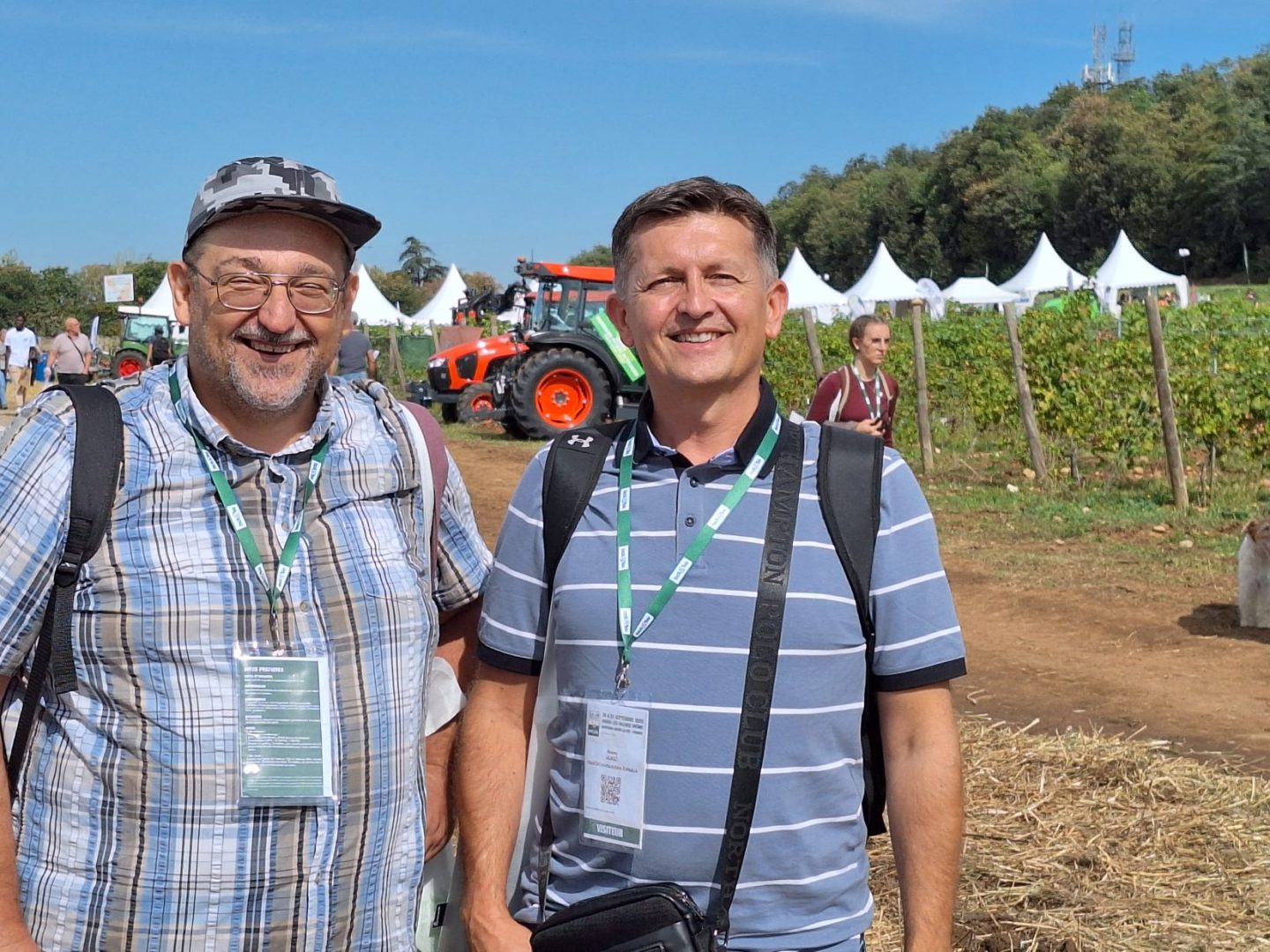 Romeo Jukić s profesorom Bojanom Stipeševićem s osječkog Fakulteta agrobiotehničkih znanosti na sajmu o primjeni robota u poljoprivredi u Francuskoj / Izvor: privatna arhiva 