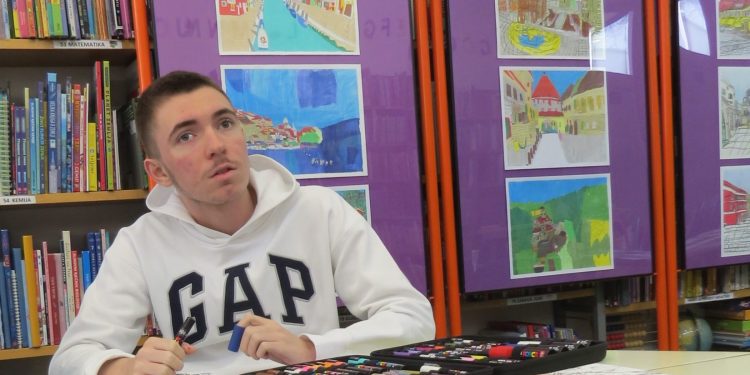 Na prvoj samostalnoj izložbi autističnog mladića koji ne govori riječima nego slikama Jakov Knezevic Jakov Knežević iz Šibenika