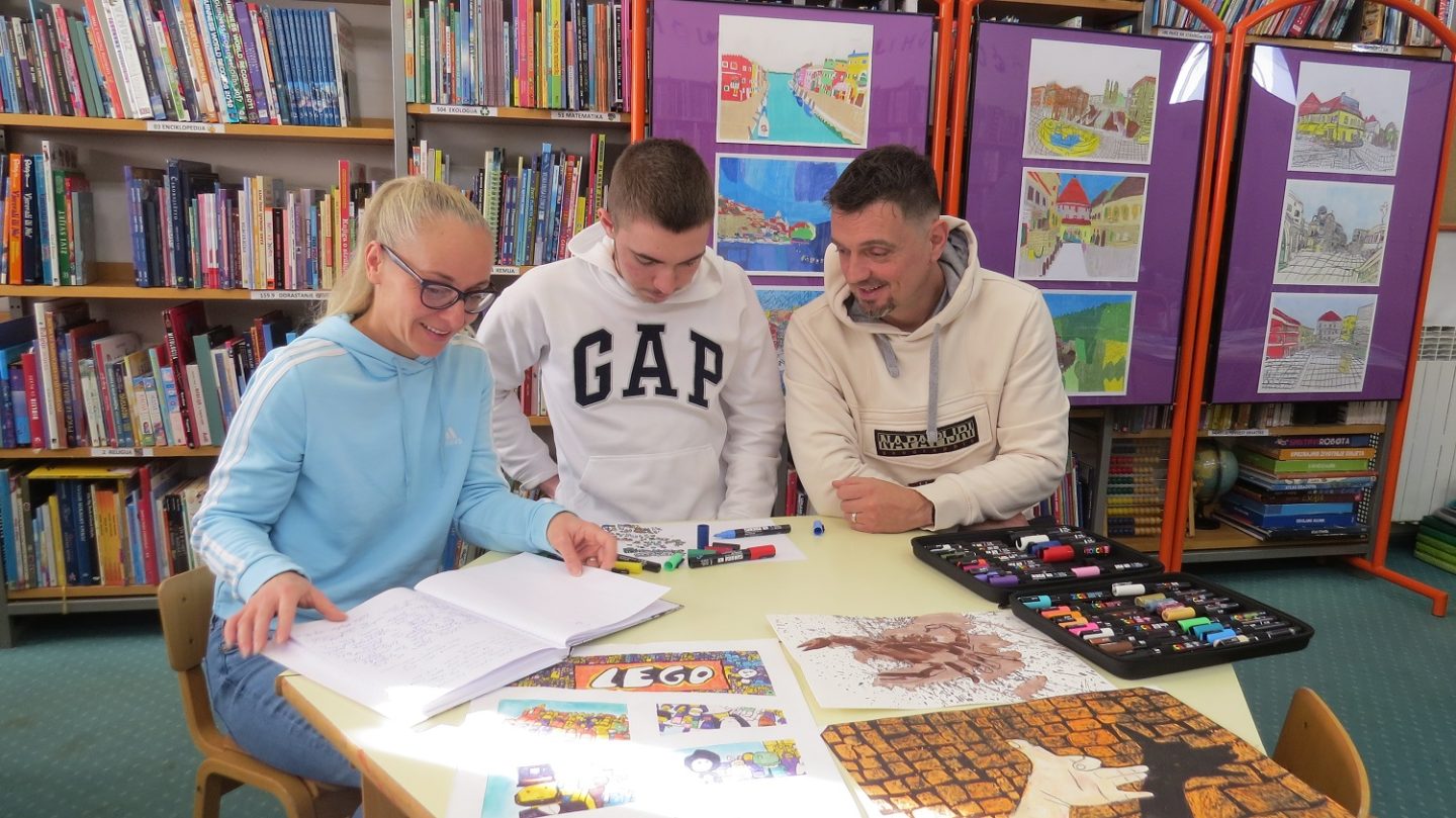 Na prvoj samostalnoj izložbi autističnog mladića koji ne govori riječima nego slikama Obitelj Knezevic Roditelji Nina i Drago podržavaju Jakova i žele mu omogućiti da razvije svoj talent / Snimio: Mladen Gerovac