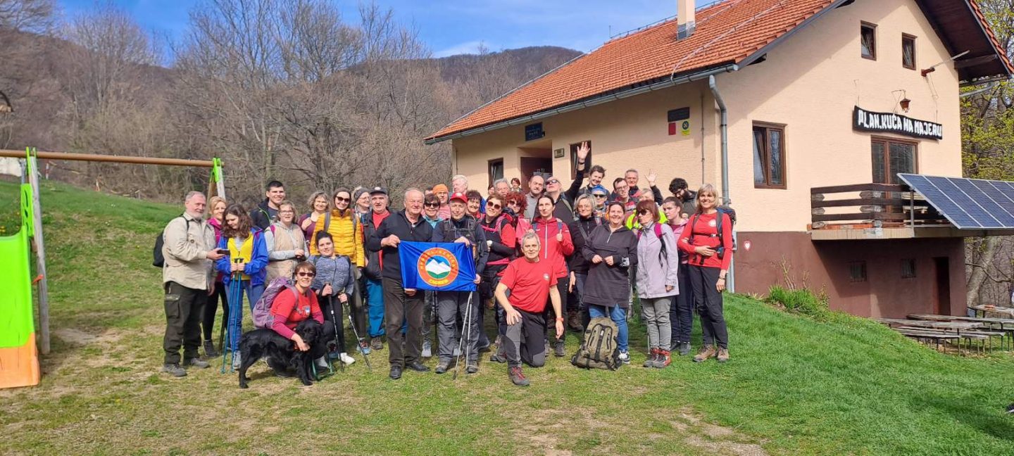 ŽELJKO BRDAL: Slijepi profesor povijesti i planinar i razbijač predrasuda prema osobama s invaliditetom OSI na Ostrcu PD Majer Planinarski izlet osoba s invaliditetom na Oštrc / Foto: osobna arhiva Željka Brdala