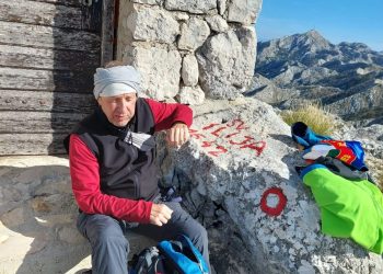 ŽELJKO BRDAL: Slijepi profesor povijesti i planinar i razbijač predrasuda prema osobama s invaliditetom Zeljko Brdalna na Biokovu Željko Brdal na Sv. Iliji na Biokovu / Izvor fotografije: HPD Sv. Jure Zagvozd